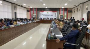 Komisi IV DPRD Kaltim gelar Rapat Dengar Pendapat (RDP) membahas pelaksanaan putusan kasasi Mahkamah Agung (MA) dan mengembalikan aktivitas belajar mengajar SMA Negeri 10 Samarinda ke gedung Jalan H.A.M. Rifaddin, Kecamatan Loa Janan Ilir, Kota Samarinda. (Dok: Ali/katakaltim)