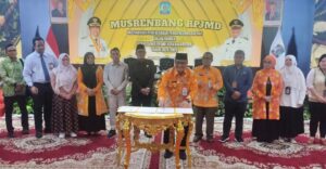 Wakil Wali Kota Balikpapan Bagus Susetyo usai menandatangani dokumen RPJMD Kota Balikpapan tahun 2025-2029, Senin (26/5/2025). (Dok: hlm/katakaltim)