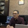 Kepala Diskominfo Kaltim, Muhammad Faisal, saat ditemui di ruangannya, Senin 26 Mei 2025 (dok: Agu/katakaltim)