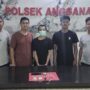 Pengedar sabu inisial KH (36) berserta barang bukti saat diamankan polisi. (dok: Akbar/katakaltim)