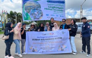 Rumah Kolaborasi Kutim gelar Aksi Pungut Sampah Bersama Dalam Rangka Hari Lingkugan Hidup Sedunia (dok: ainun/katakaltim)