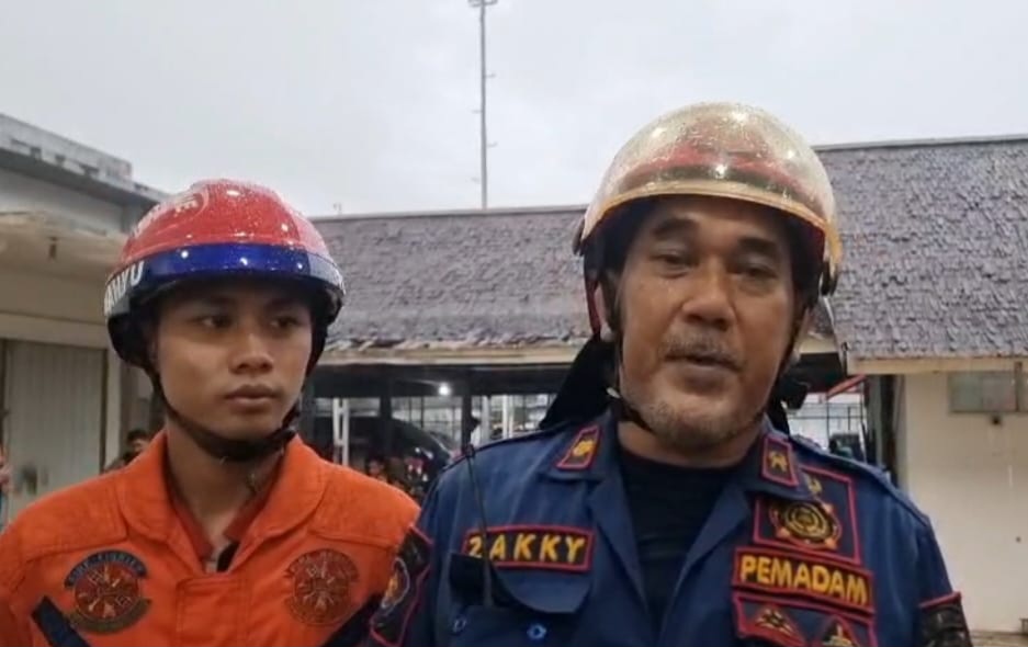 Petugas fungsional Dinas Pemadam Kebakaran Kota Samarinda, Zakky Anshari 