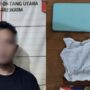 Tersangka pengedar narkoba di Kota Bontang beserta barang bukti yang diamankan pihak kepolisian (dok: Humas Polres Bontang)