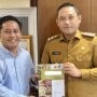 Wagub Kaltim, Seno Aji (kanan) bersama pengurus Jaringan Suara Nusantara (JSN) Kaltim, Habibi (kanan) usai berdiskusi soal lomba Vlog potensi desa (dok: Ca/katakaltim)