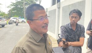 Anggota DPRD Kaltim, Darlis, saat ditemui awak media di Kota Samarinda, Senin 2 Juni 2025 (dok: Ali/katakaltim)