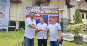 Brigjen Pol (PURN) Edi Suswanto/ketau Panitia (kiri) bersama Kadispora Berau, Amiruddin (tengah) dan Ketua KONI Berau, Taupan Majid (kanan). (Dok: rin/katakaltim)