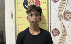 Salah satu tersangka pencurian dan pembakaran toko di Desa Kota Bangun Ulu, Kecamatan Kota Bangun, Kutai Kartanegara (dok: Polsek Kota Bangun)