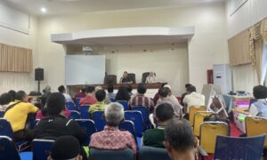 Diskusi pihak sekolah bersama Disdikbud Bontang ihwal putusan MK, Senin 9 Juni 2025 (dok: agu/katakaltim)