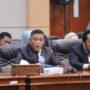 Sekretaris Fraksi PKS bersama NasDem DPRD Bontang, Muhammad Sahib (kiri), saat menyampaikan pandangan Fraksi tentang Raperda pertanggungjawaban APBD Tahun 2024 (dok: Humas DPRD Bontang)