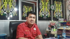 Kepala Adat Kabupaten Kutai Barat (Kubar), Manar Dimansyah, saat ditemui di Taman Budaya Sendawar (dok: hadi/katakaltim)