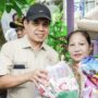 Ketua DPRD Kota Samarinda bersama sejumlah pihak menyalurkan bantuan kepada korban banjir di Bengkuring, Kamis 29 Mei 2024. (Dok: pribadi)