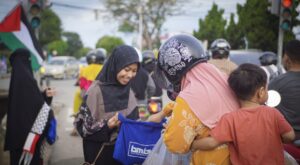 Rohis Bontang Community menggelar aksi seruan kemerdekaan untuk rakyat Palestina dirangkai dengan galang dana (dok: agu/katakaltim)