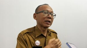 Asisten I Pemkot Bontang, Dasuki, saat ditemui di Bontang Lestari usai rapat bersama dewan soal status Mahasiswa Unijaya, Senin 16 Juni 2025 (dok: agu/katakaltim)