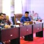 Anggota DPRD Kota Bontang, Sumardi (kanan) dalam rapat bersama Pemkot dan Mahasiswa Unijaya, Senin 16 Juni 2025 (dok: agu/katakaltim)