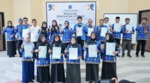 DPD KNPI Bontang resmi menandatangani Nota Kesepahaman (MoU) dengan Dinas Perpustakaan dan Kearsipan (DPK) Bontang, Selasa 17 Juni 2025. (Dok: agu/katakaltim)