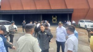 Ketua DPRD Kota Balikpapan, Alwi Al Qadri bersama OPD terkait saat melakukan sidak ke THM Helix Balikpapan yang diduga melakukan sejumlah pelanggaran dalam operasionalnya, Rabu (18/6/2025). (Dok: han/katakaltim)
