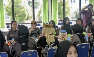 Wakil Mentri Pendidikan Tinggi, Sains dan Teknologi, Stella Christie, hadir langsung di SMAN 10 Samarinda pada Rabu (18/6/2025) untuk menyosialisasikan program Sekolah Garuda Transformasi (dok: Ali/katakaltim)