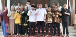 Wali Kota Balikpapan Rahmad Mas’ud, bersama Gubernur Kaltim Rudy Mas’ud, menerima kunjungan Komisi VI DPR RI, Jumat (20/6/2025). (Dok: Han/katakaltim)