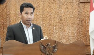 Anggota Fraksi Demokrat Kutim, Yusri Yusuf, saat menyampaikan pandangan fraksi dalam rapat paripurna DPRD Kutim tentang Raperda Pajak dan Retribusi Daerah, Selasa 24 Juni 2025 (dok: Salsabila/katakaltim)