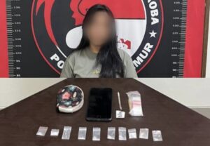 Tersangka dan barang bukti peredaran narkoba di Desa Sepaso, Kecamatan Bengalon, Kabupaten Kutai Timur (dok: Humas Polres Kutim)