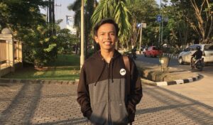 Adrian, Pengajar di Ponpes Darud Dhiyak Al-Islami (dok: Syam/katakaltim)