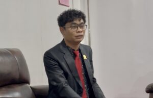 Anggota DPRD Kota Bontang, Winardi, saat ditemui di ruangannya (dok: agu/katakaltim)