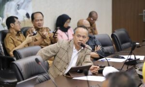 Anggota DPRD Kota Bontang, Ubayya Bengawan, dalam Rapat Kerja DPRD terkait Raperda RPJMD, di ruang Rapat BPKAD Bontang, Senin 30 Juni 2025. (dok: Humas DPRD Bontang)