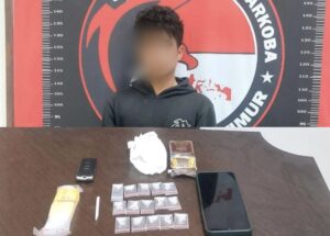 Tersangka dan barang bukti narkoba diamankan Polres Kutim (dok: Humas Polres Kutim)