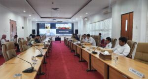 Komisi A DPRD Bontang menggelar Rapat Dengar Pendapat (RDP) terkait nasib salah satu pekerja PT Tempindo Jasatama yang diputus kerja sepihak, Rabu 2 Juli 2025. (Dok: Salsabila/katakaltim)