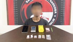 Tersangka dan barang bukti narkoba diamankan Polres Kutim (dok: Humas Polres Kutim)