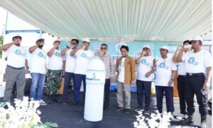 Pemkab dan DPRD Kutim saat meresmikan pabrik AMDK, Jumat 4 Juli 2025 (dok: prokutim)