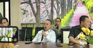 Anggota DPRD Kota Bontang, Ubayya Bengawan saat berkunjung ke Puskesmas Bontang Selatan, Senin 7 Juli 2025. (Dok: agu/katakaltim)